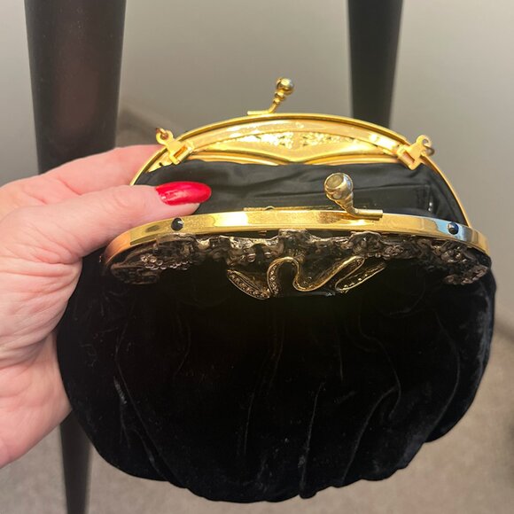 Letty Rare, Vintage Black Velvet Bag with Rhinestones / Decorative Clasp - Picture 9 of 12